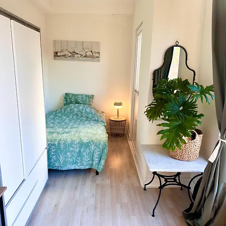 Bedroom With Little Balcony, 5 Minutes From Metro And 10 Minutes From Ahoy *