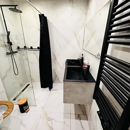 Bedroom With Little Balcony, 5 Minutes From Metro And 10 Minutes From Ahoy Rotterdam