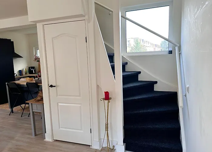 Bedroom With Little Balcony, 5 Minutes From Metro And 10 Minutes From Ahoy Rotterdam