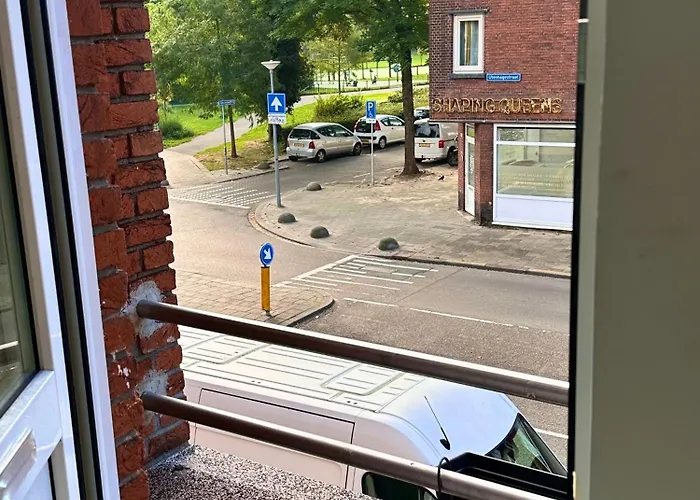 Accommodatie bij particulieren Bedroom With Little Balcony, 5 Minutes From Metro And 10 Minutes From Ahoy *