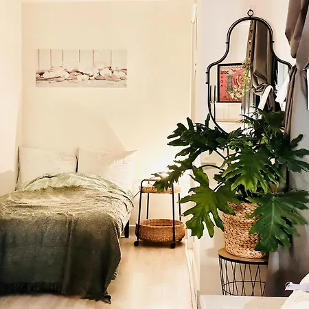 Bedroom With Little Balcony, 5 Minutes From Metro And 10 Minutes From Ahoy *