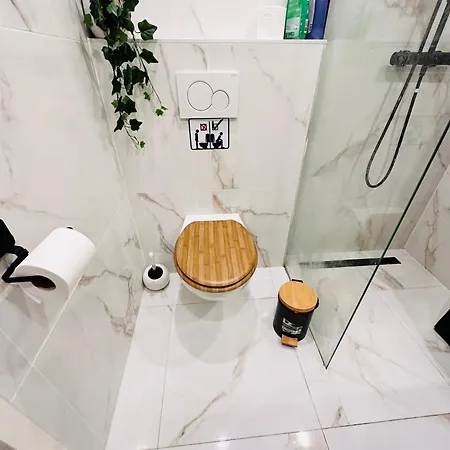 Bedroom With Little Balcony, 5 Minutes From Metro And 10 Minutes From Ahoy * Rotterdam