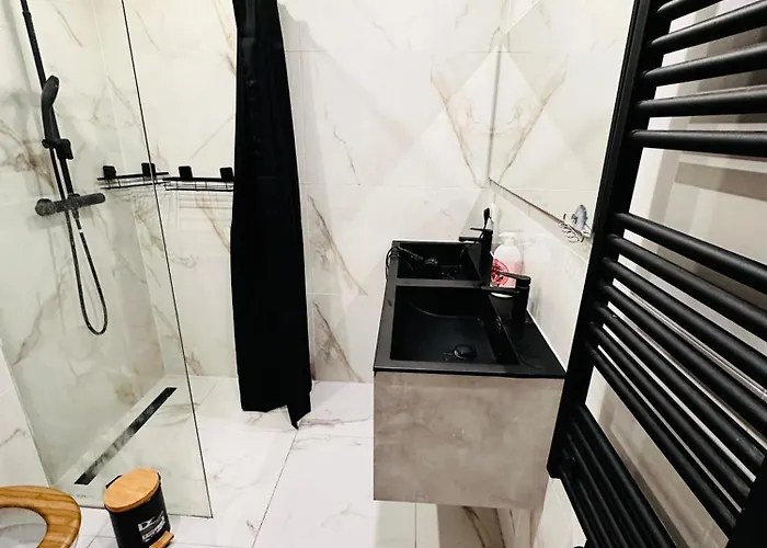 Bedroom With Little Balcony, 5 Minutes From Metro And 10 Minutes From Ahoy Rotterdam