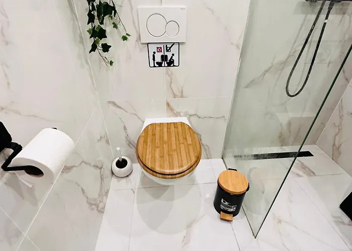 Bedroom With Little Balcony, 5 Minutes From Metro And 10 Minutes From Ahoy * Rotterdam