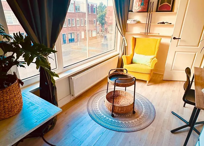 Bedroom With Little Balcony, 5 Minutes From Metro And 10 Minutes From Ahoy *